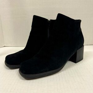 Women’s White Mountain 6” black ankle zip bootie new size 9